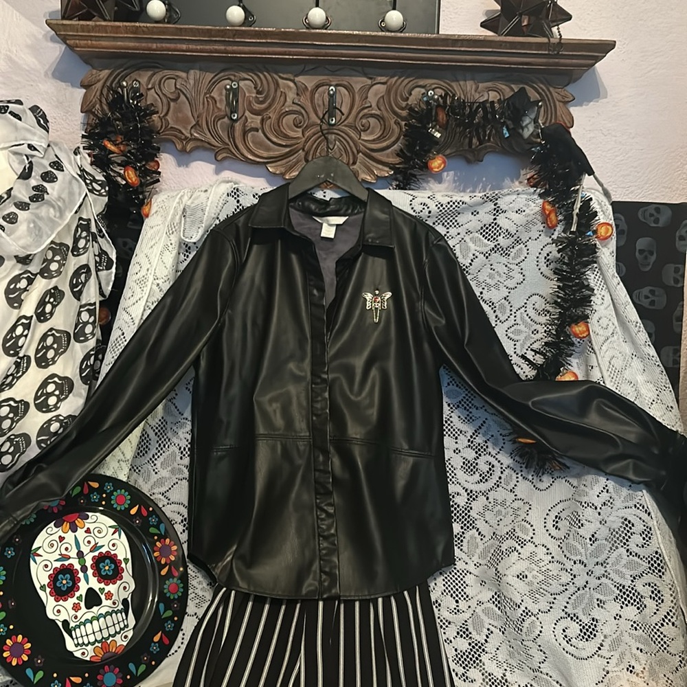 #124 Faux leather hand beaded jacket - Picture 4 of 16